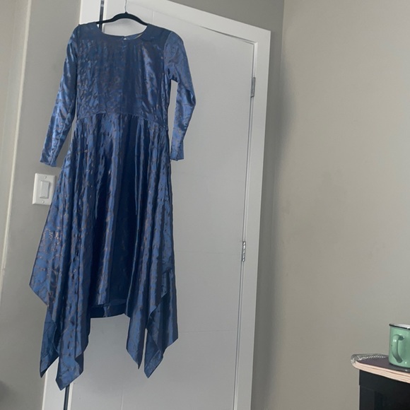 Beautiful long blue dress with gold detailing! Super flattering. - Picture 1 of 3